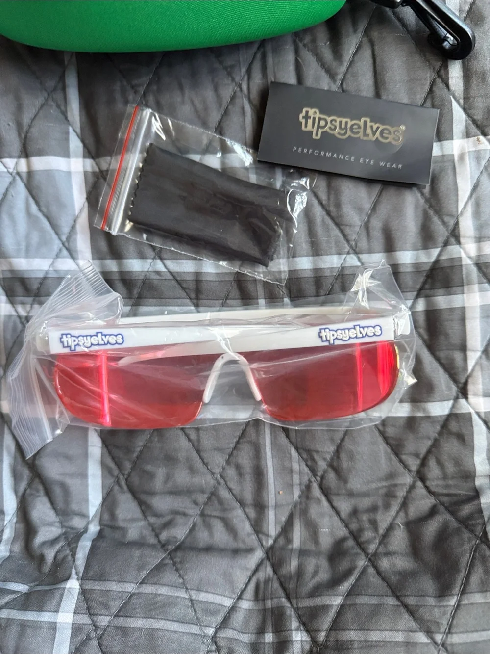 Tipsy Elves Miami Ice White Frame Sunglasses NIP Hard Case Cleaning Cloth